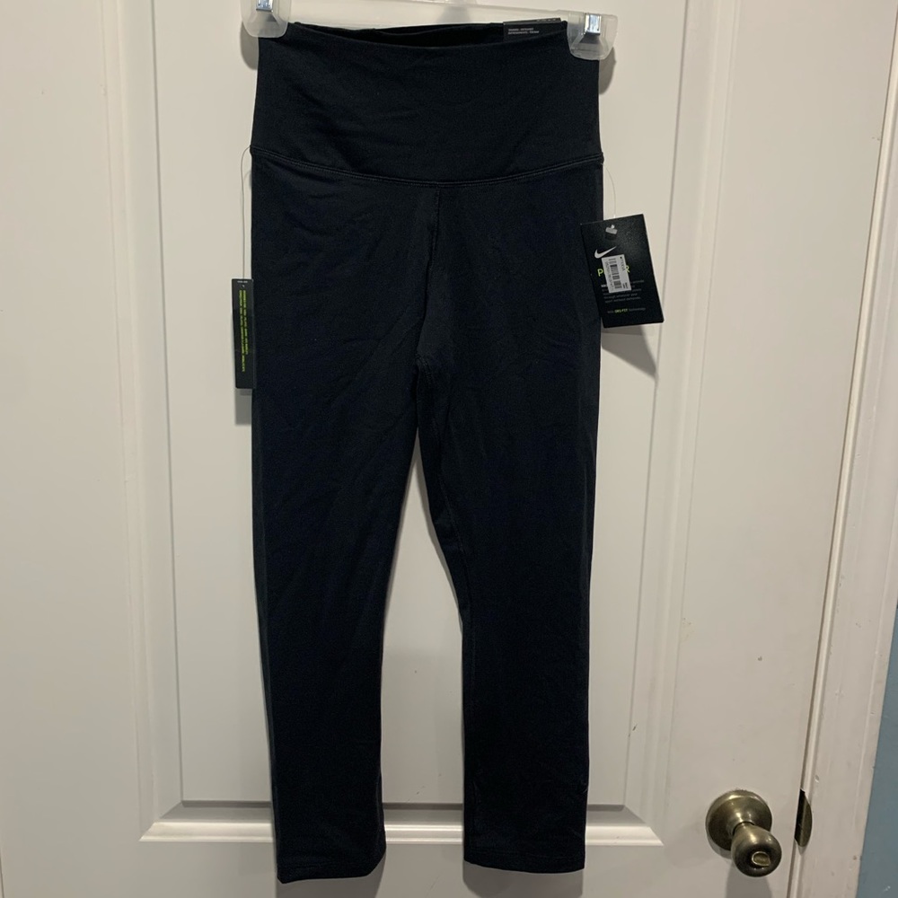 NWT Nike Sculpt Lux tight fit crop